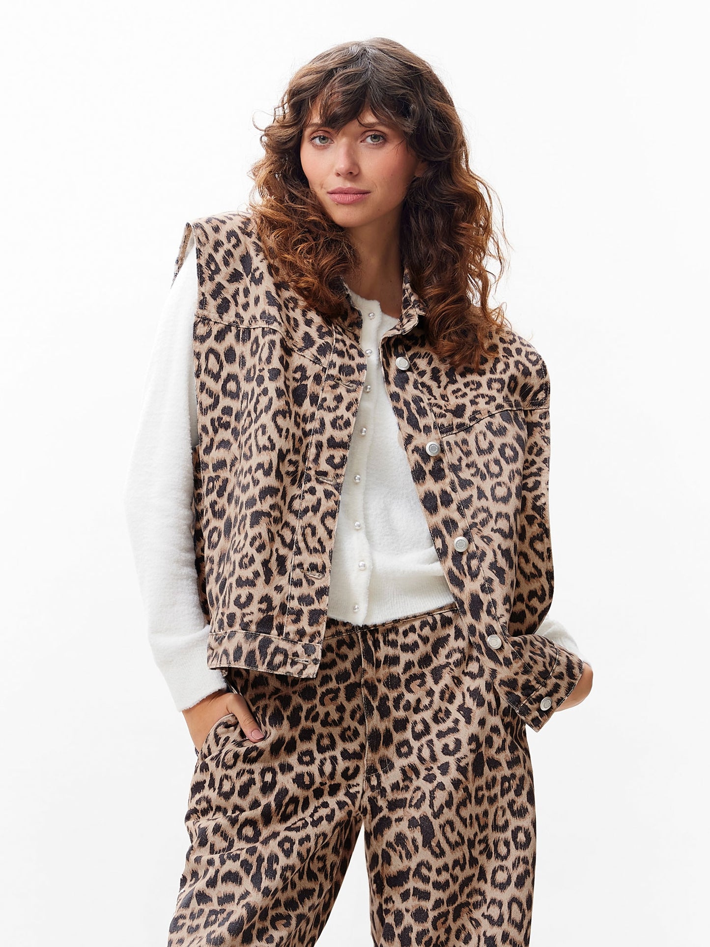 CWJSLEEVELESS Leopard Denim Jacket